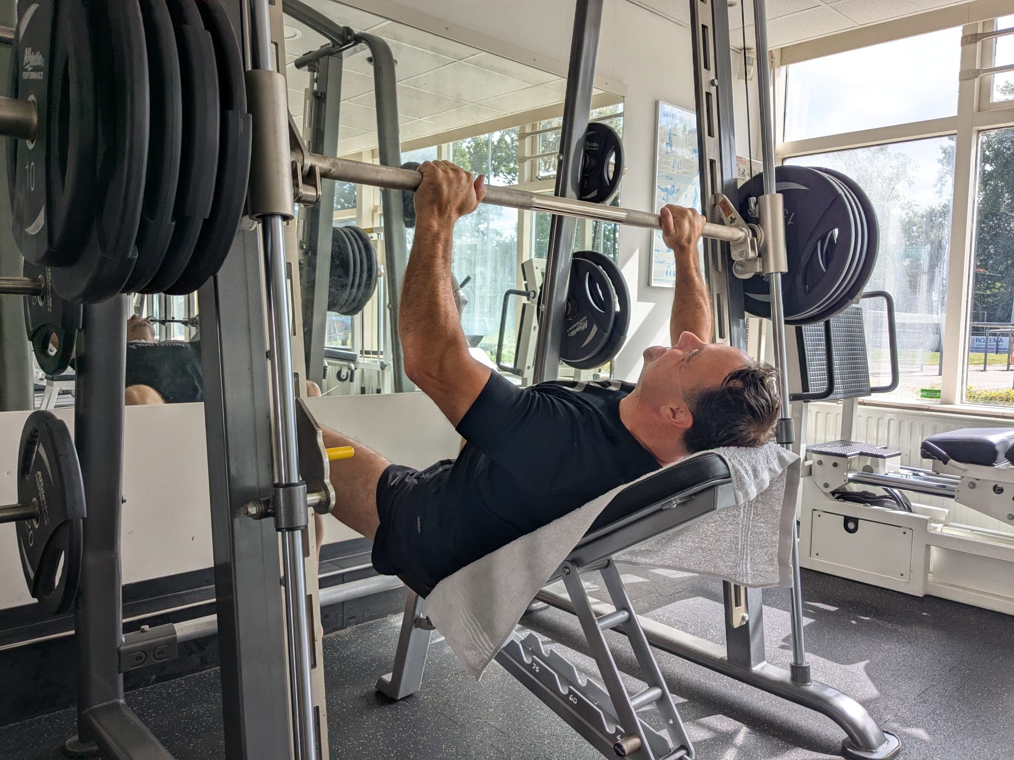 Nieuw multibankje voor de Iron Temple